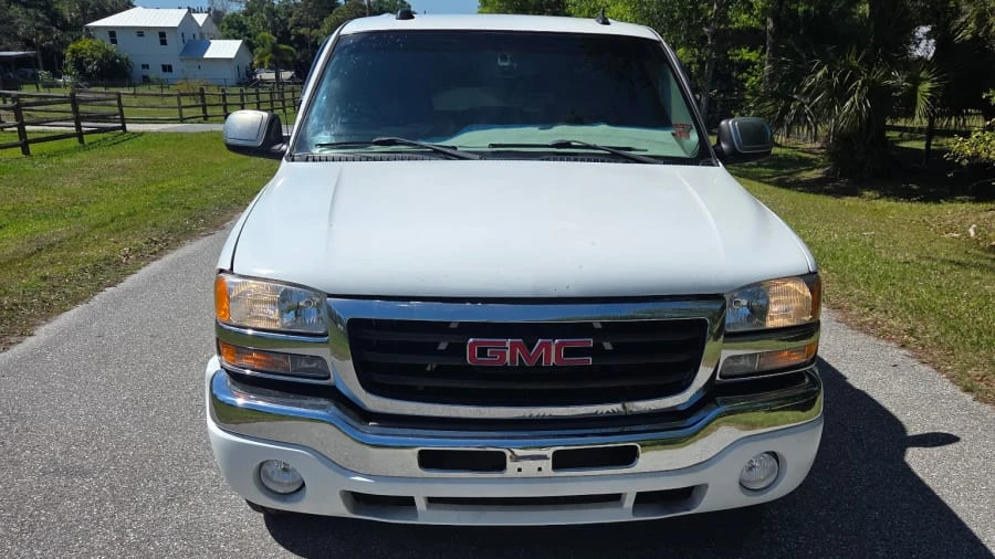 2005 GMC Sierra 2nd Gen - Image 4 of 15