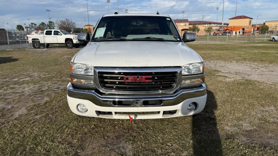 2005 GMC Sierra 2nd Gen - Image 8 of 15