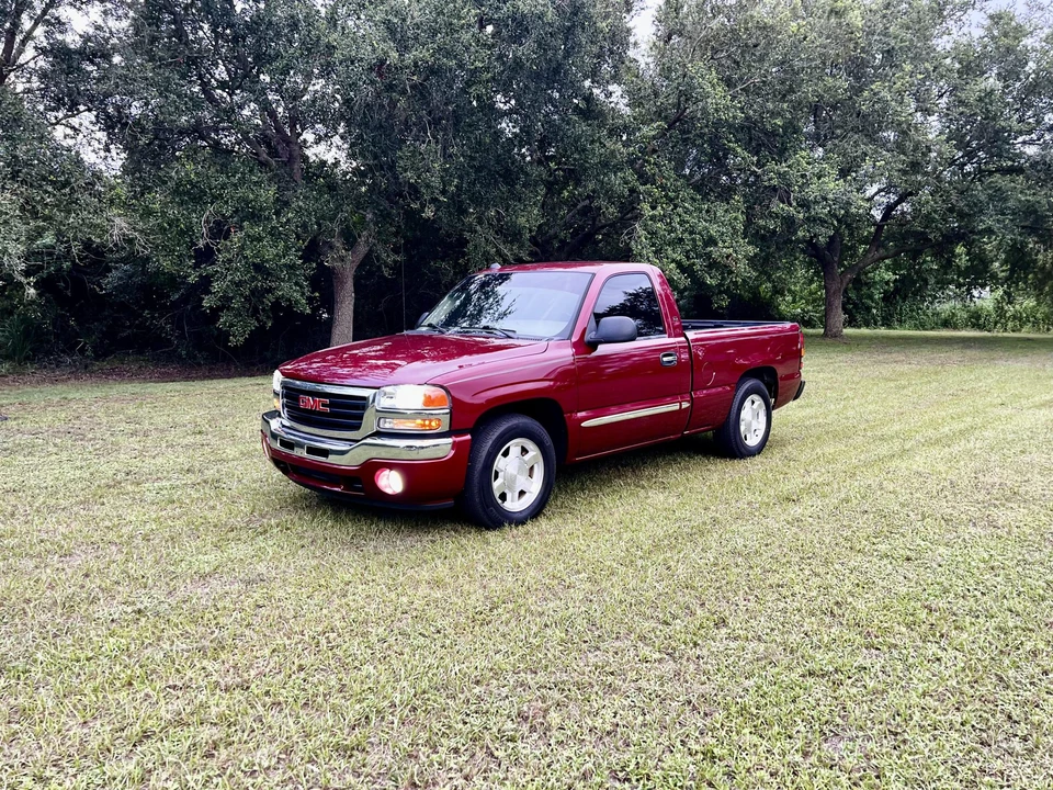 2005 GMC Sierra 2nd Gen - Image 3 of 31