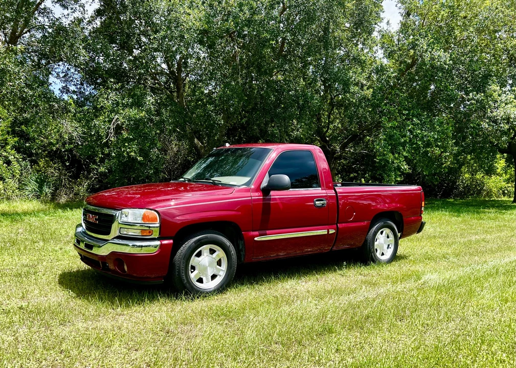 2005 GMC Sierra 2nd Gen - Image 2 of 31