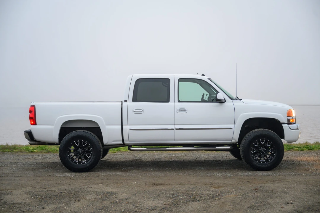 2005 GMC Sierra 2nd Gen - Image 18 of 31