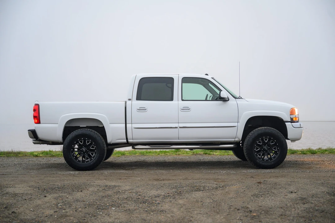 2005 GMC Sierra 2nd Gen - Image 17 of 31