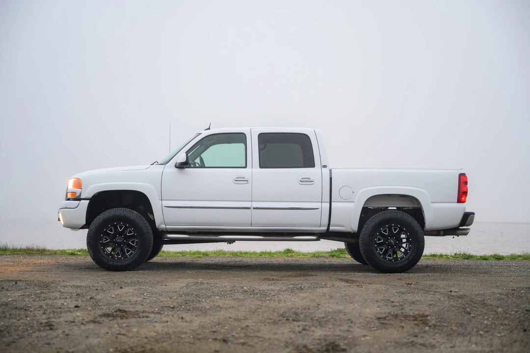 2005 GMC Sierra 2nd Gen - Image 5 of 31
