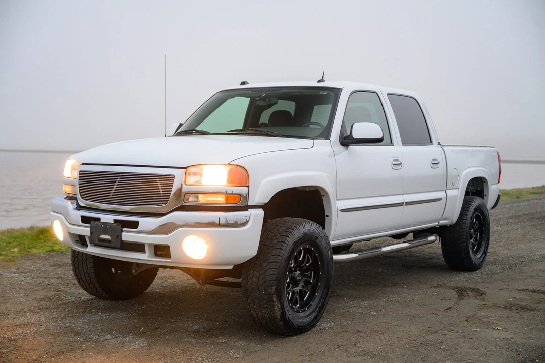 2005 GMC Sierra 2nd Gen - Image 3 of 31