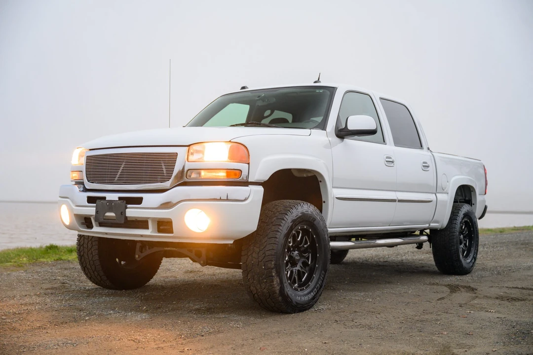 2005 GMC Sierra 2nd Gen - Image 2 of 31