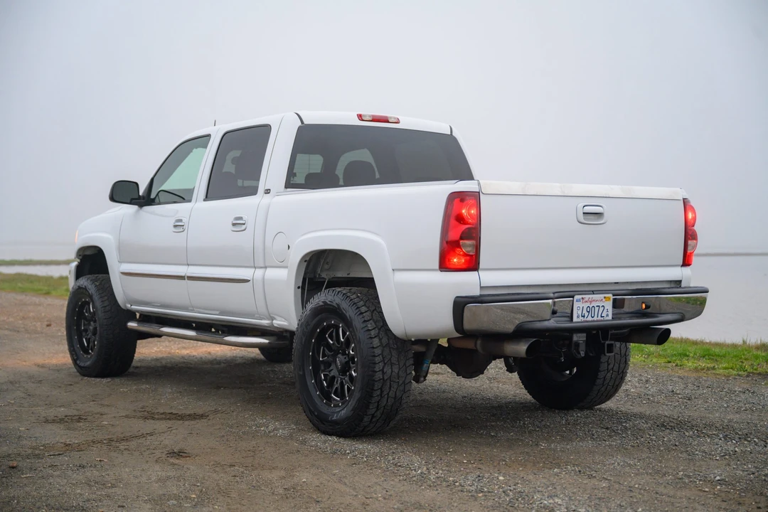 2005 GMC Sierra 2nd Gen - Image 10 of 31
