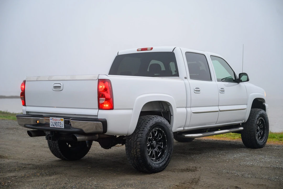 2005 GMC Sierra 2nd Gen - Image 14 of 31