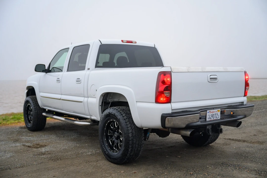 2005 GMC Sierra 2nd Gen - Image 8 of 31