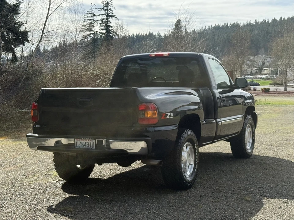 2005 GMC Sierra 2nd Gen - Image 19 of 31