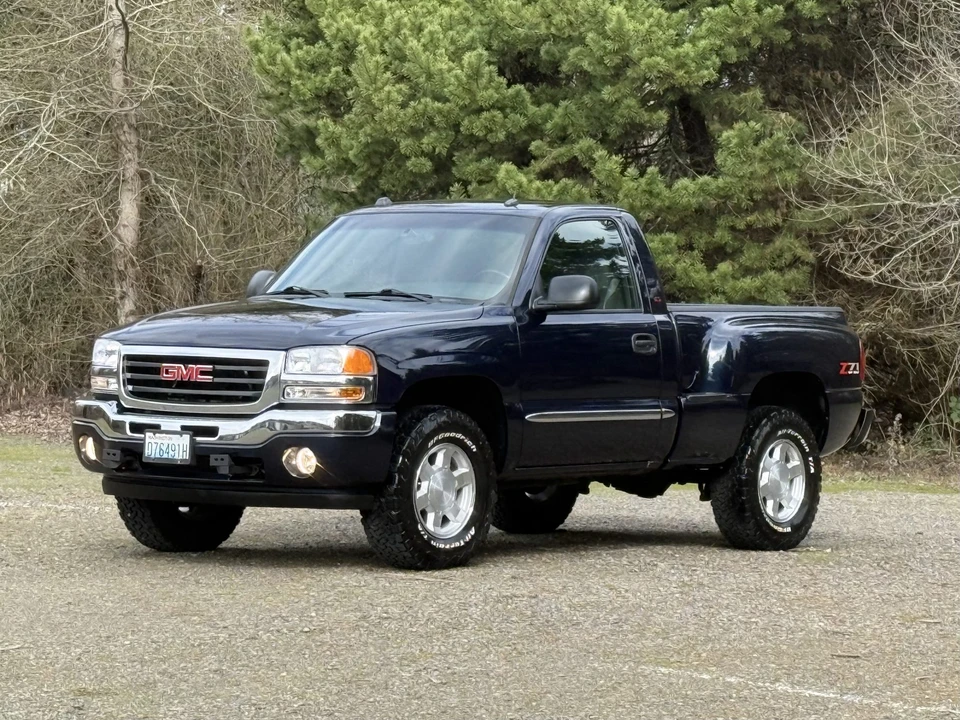 2005 GMC Sierra 2nd Gen - Image 2 of 31