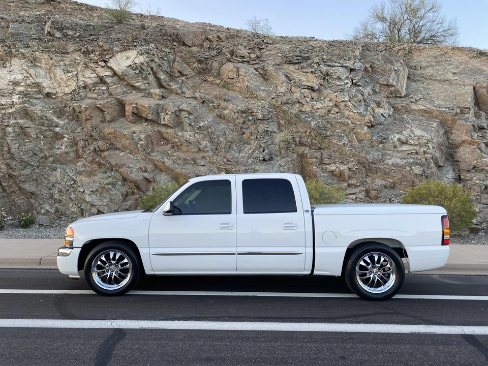 2005 GMC Sierra 2nd Gen - Image 25 of 31