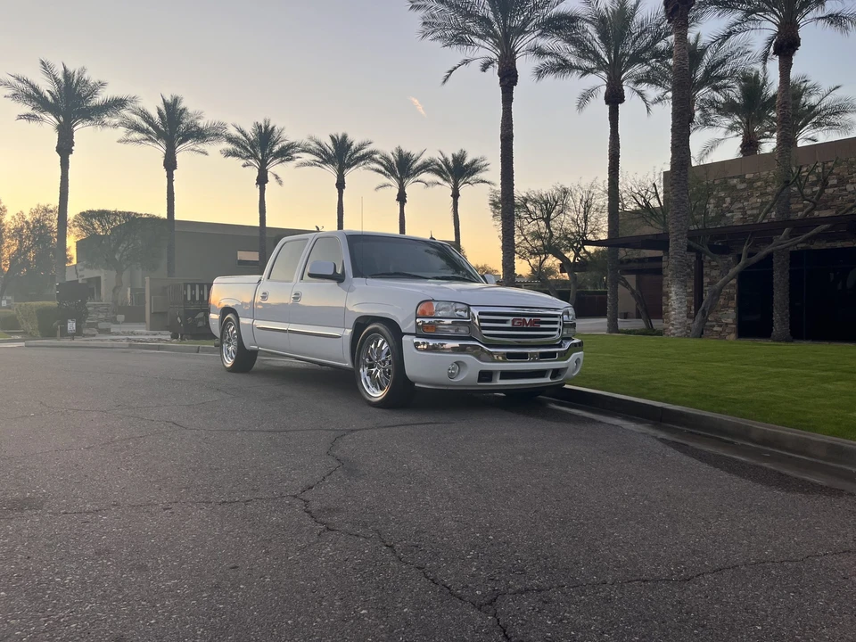 2005 GMC Sierra 2nd Gen - Image 4 of 31