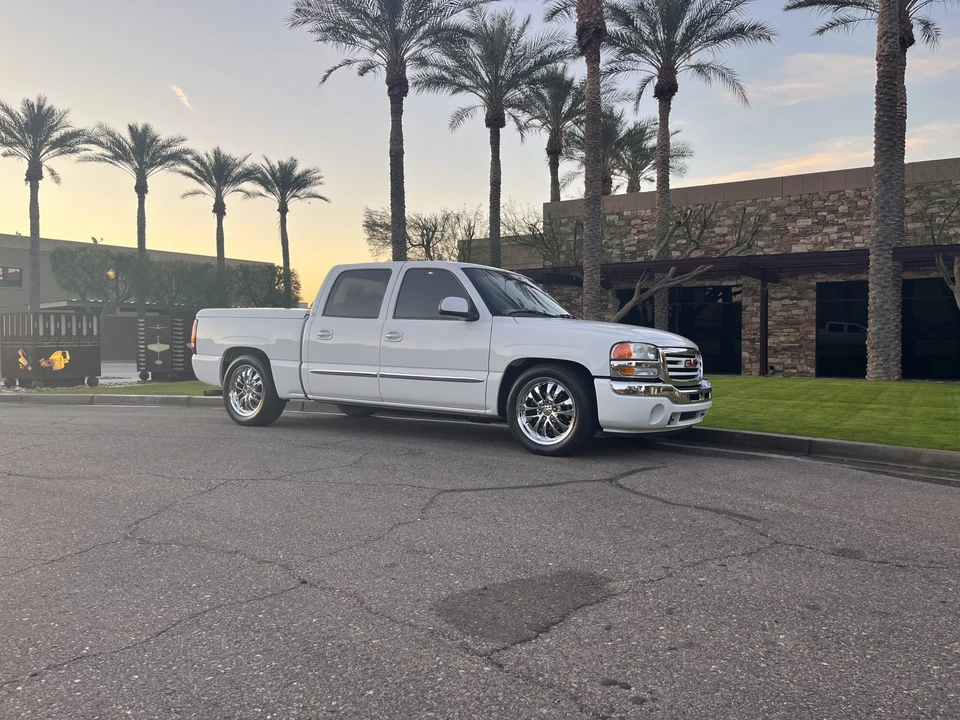 2005 GMC Sierra 2nd Gen - Image 5 of 31