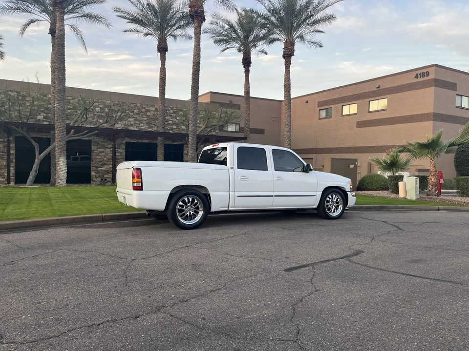 2005 GMC Sierra 2nd Gen - Image 14 of 31