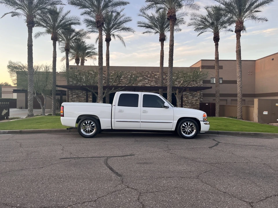 2005 GMC Sierra 2nd Gen - Image 9 of 31