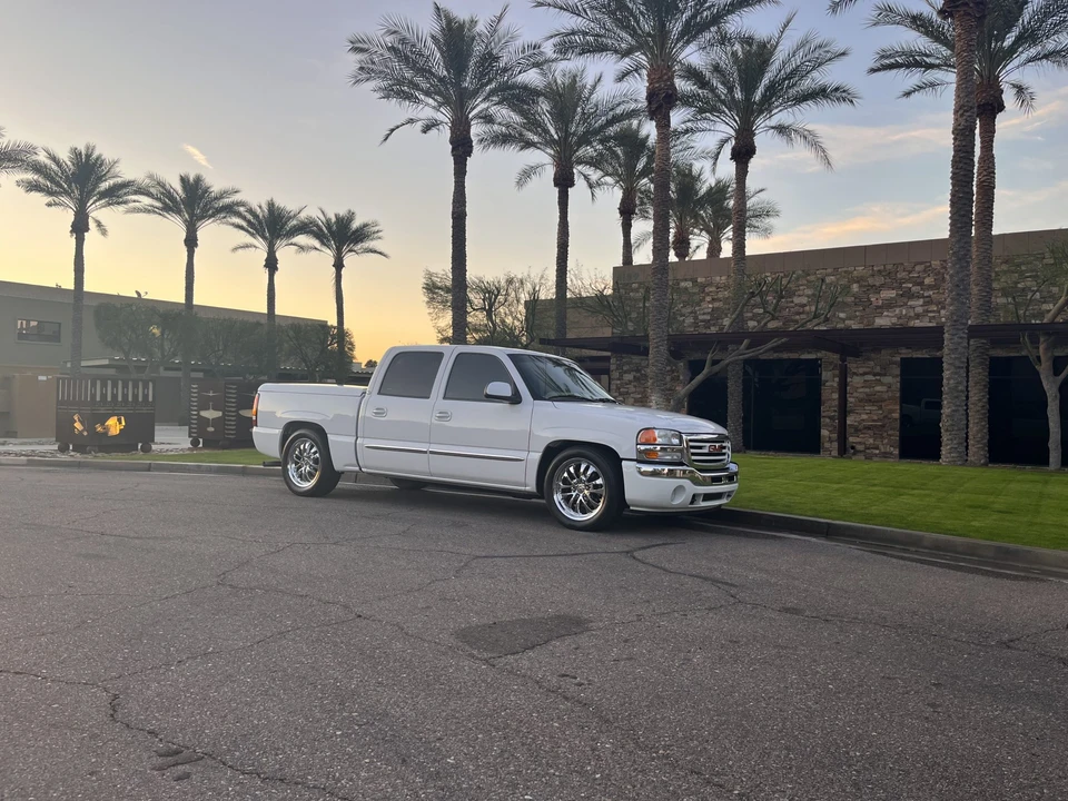 2005 GMC Sierra 2nd Gen - Image 8 of 31