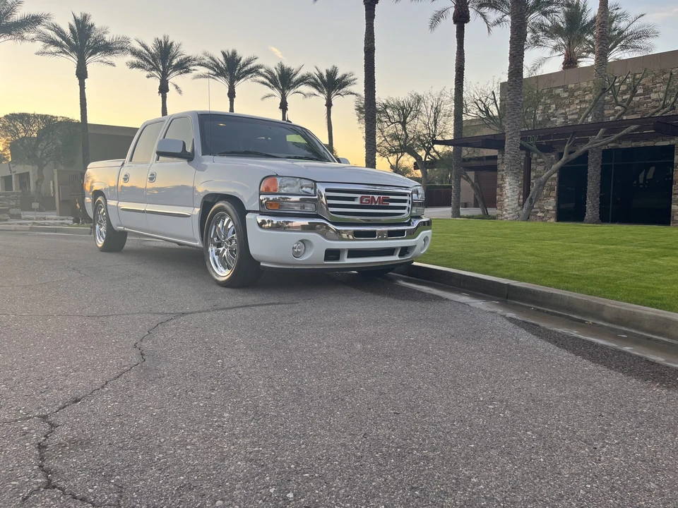 2005 GMC Sierra 2nd Gen - Image 3 of 31