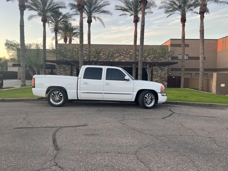 2005 GMC Sierra 2nd Gen - Image 11 of 31