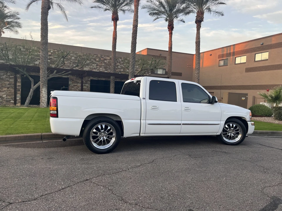 2005 GMC Sierra 2nd Gen - Image 12 of 31