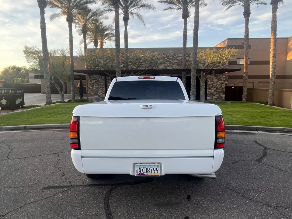 2005 GMC Sierra 2nd Gen - Image 18 of 31