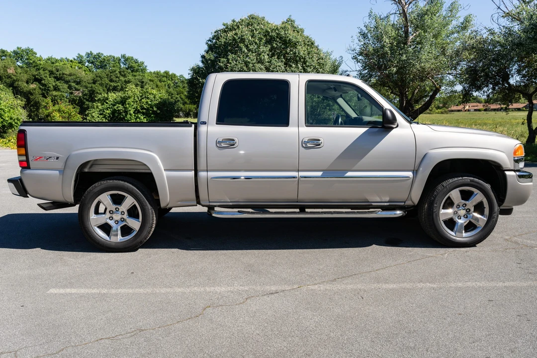 2005 GMC Sierra 2nd Gen - Image 4 of 31