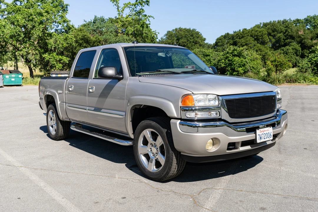 2005 GMC Sierra 2nd Gen - Image 3 of 31