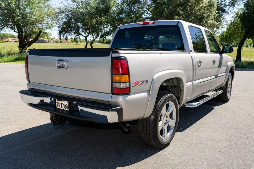 2005 GMC Sierra 2nd Gen - Image 5 of 31