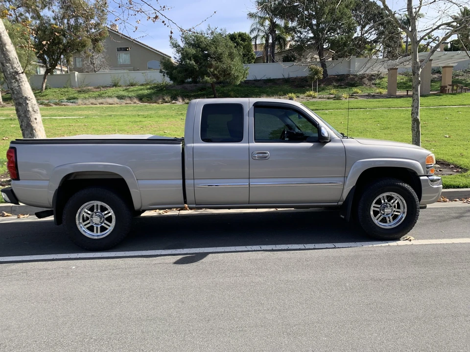 2005 GMC Sierra 2nd Gen - Image 7 of 31