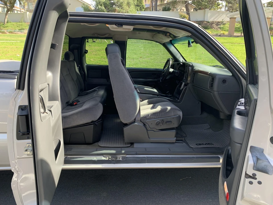 2005 GMC Sierra 2nd Gen - Image 21 of 31