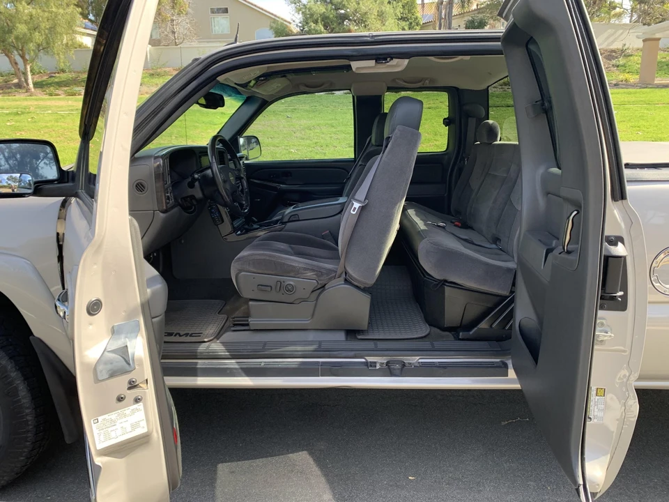 2005 GMC Sierra 2nd Gen - Image 20 of 31