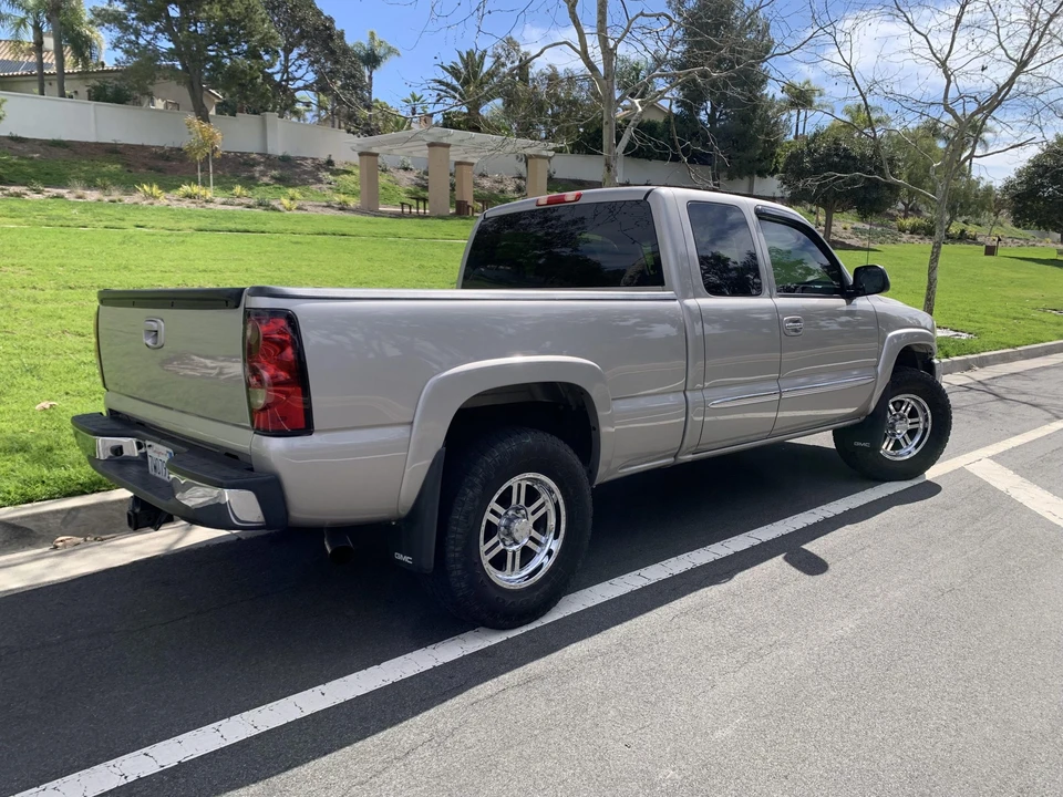 2005 GMC Sierra 2nd Gen - Image 8 of 31