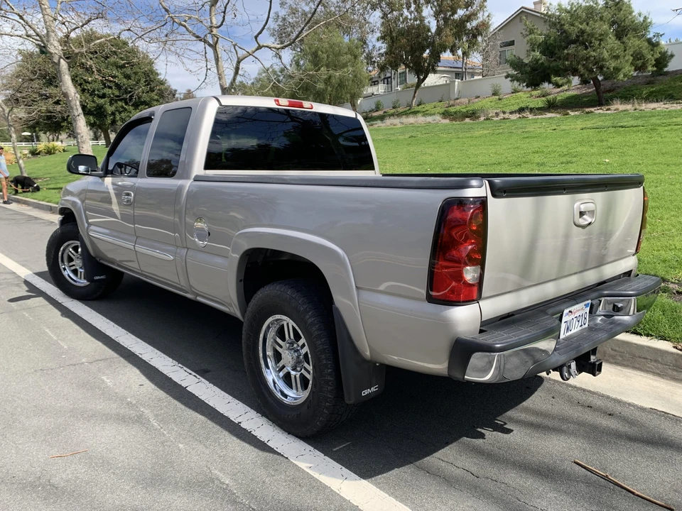 2005 GMC Sierra 2nd Gen - Image 13 of 31