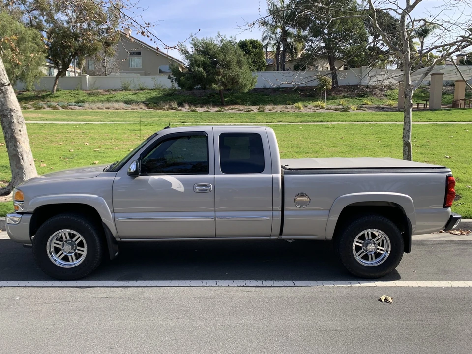 2005 GMC Sierra 2nd Gen - Image 14 of 31