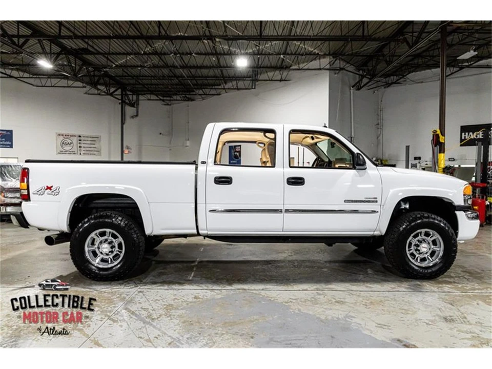 2005 GMC Sierra 2nd Gen - Image 10 of 31