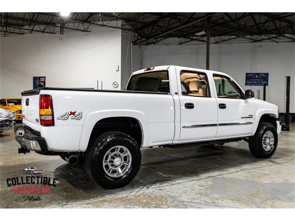 2005 GMC Sierra 2nd Gen - Image 11 of 31
