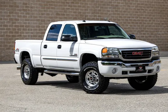 2005 GMC Sierra 2500HD Crew Cab 153" WB 4WD SLE