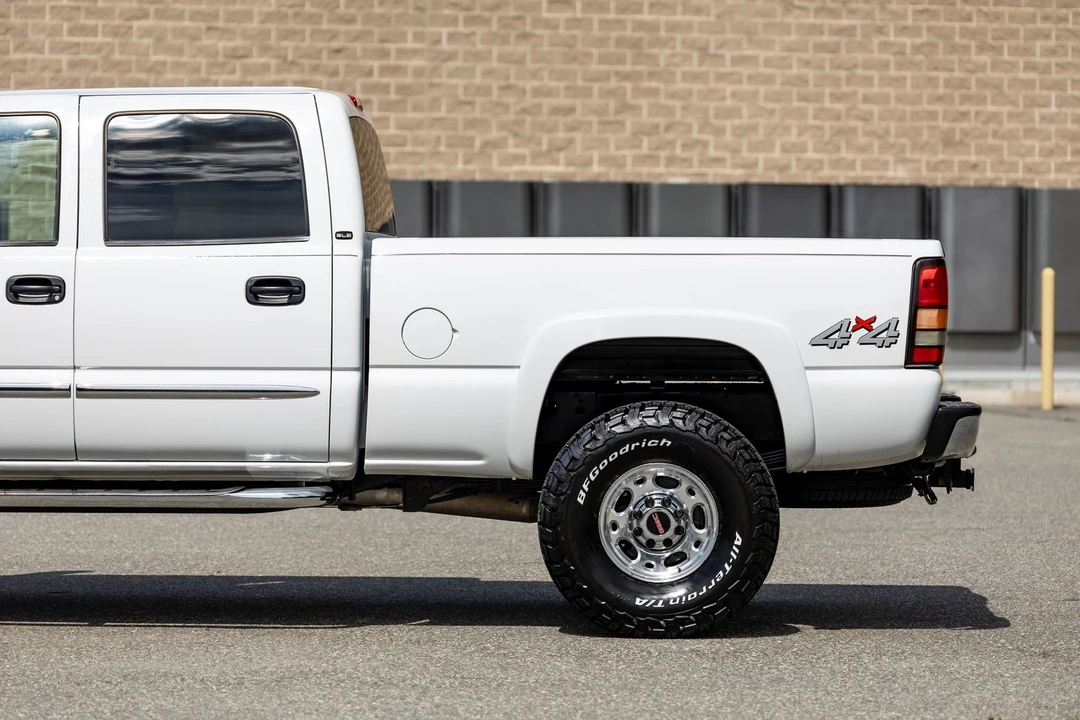 2005 GMC Sierra Heavy Duty 2nd Gen - Image 16 of 31