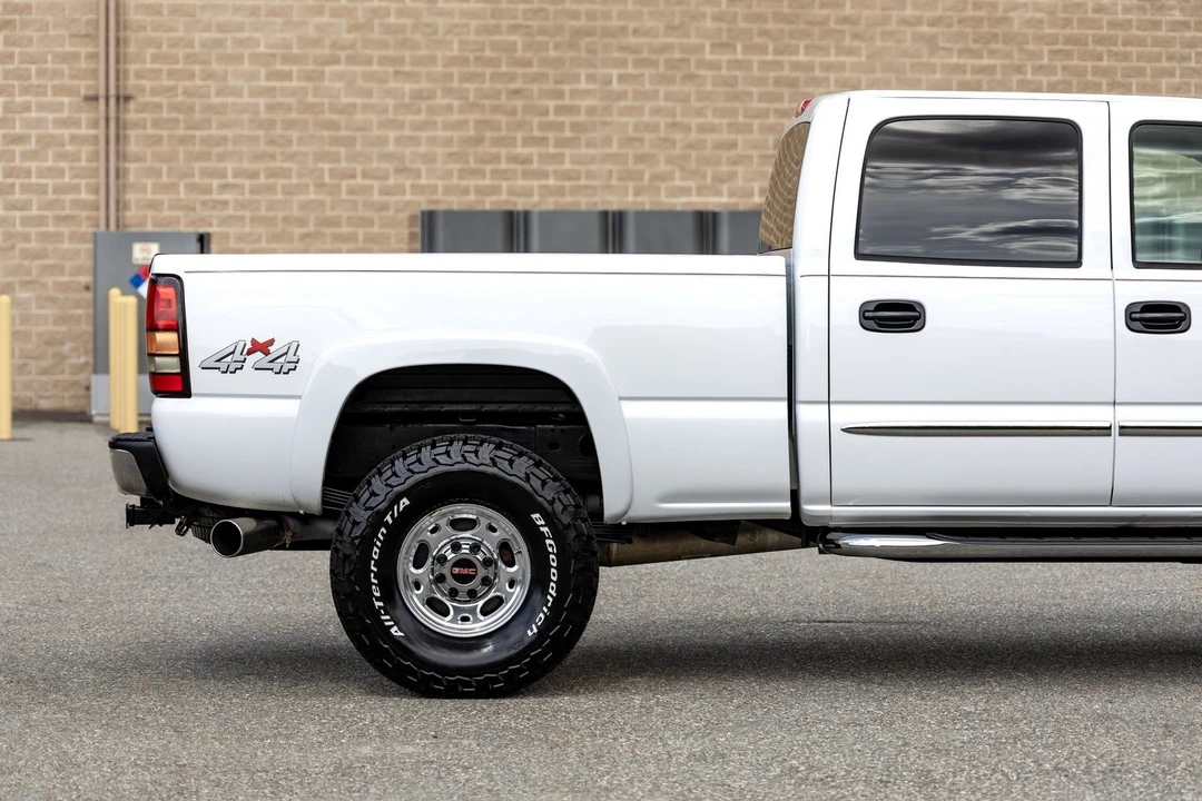 2005 GMC Sierra Heavy Duty 2nd Gen - Image 10 of 31