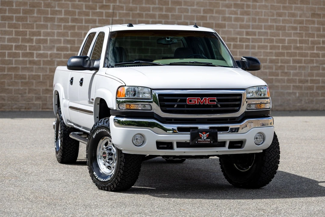 2005 GMC Sierra Heavy Duty 2nd Gen - Image 2 of 31