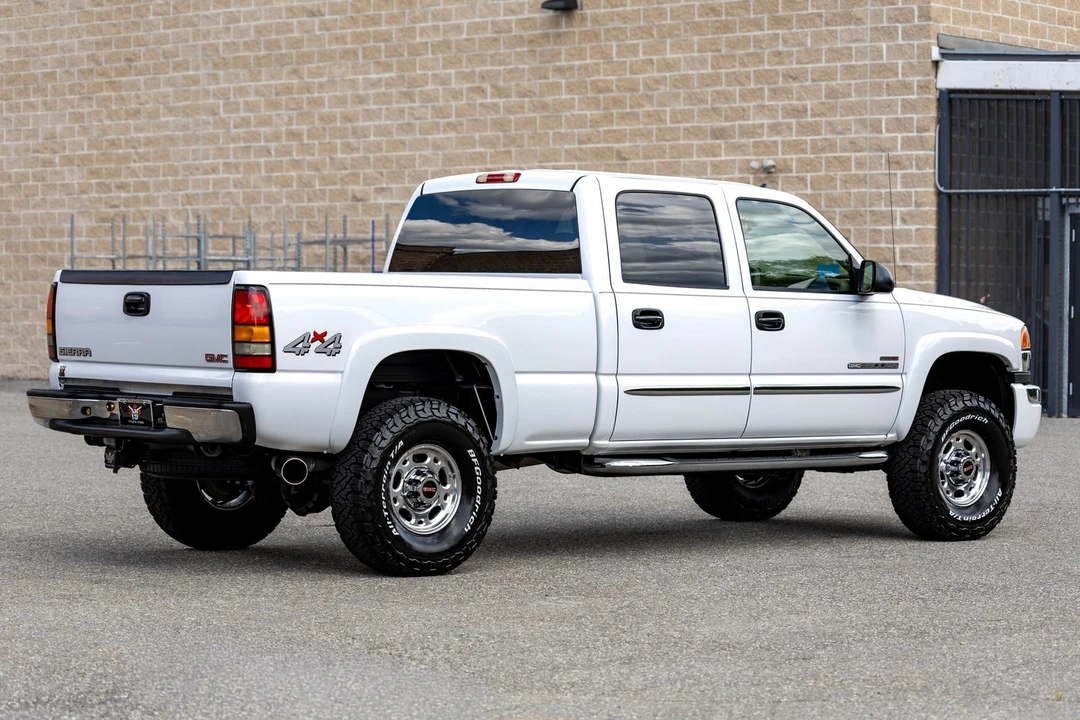 2005 GMC Sierra Heavy Duty 2nd Gen - Image 11 of 31
