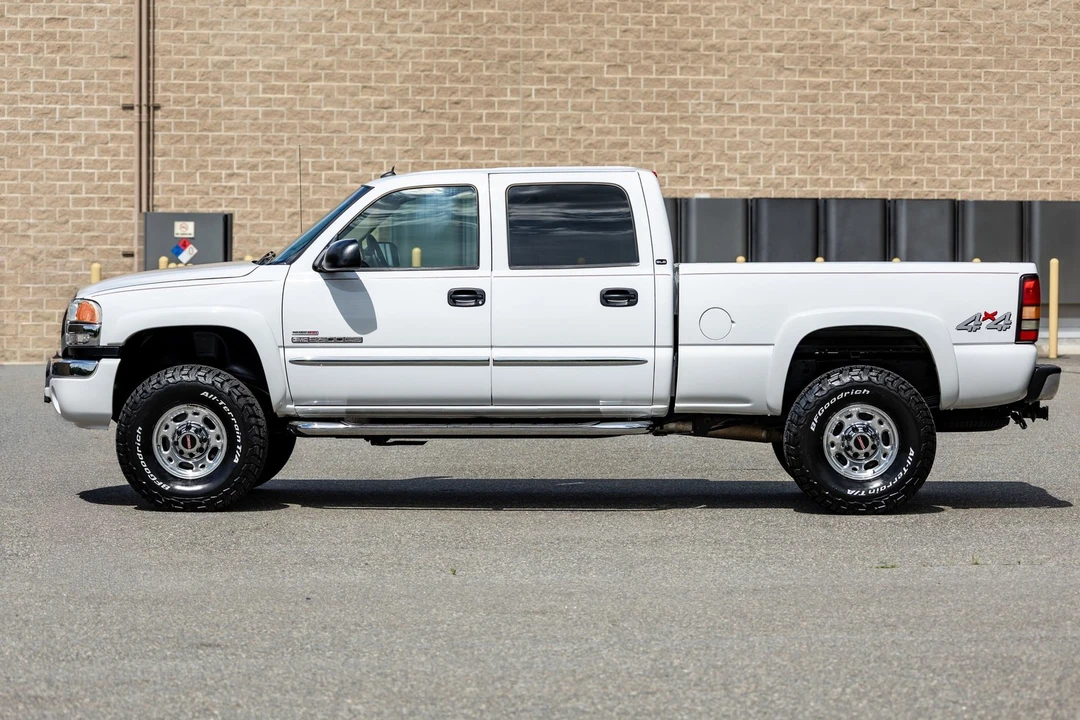 2005 GMC Sierra Heavy Duty 2nd Gen - Image 17 of 31