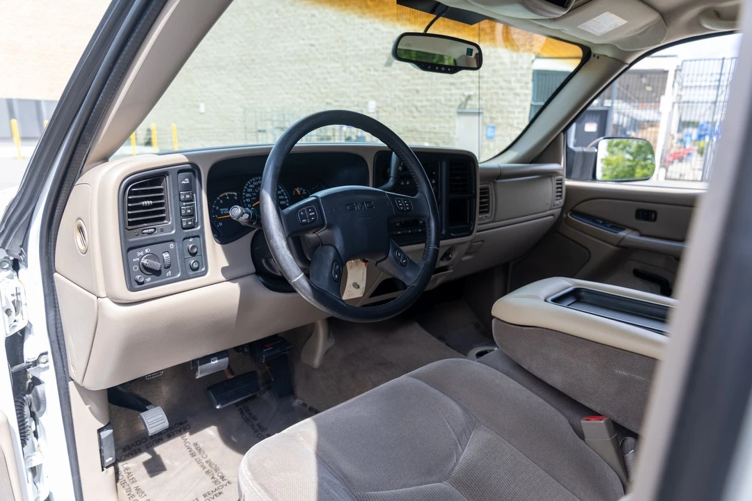 2005 GMC Sierra Heavy Duty 2nd Gen - Image 27 of 31