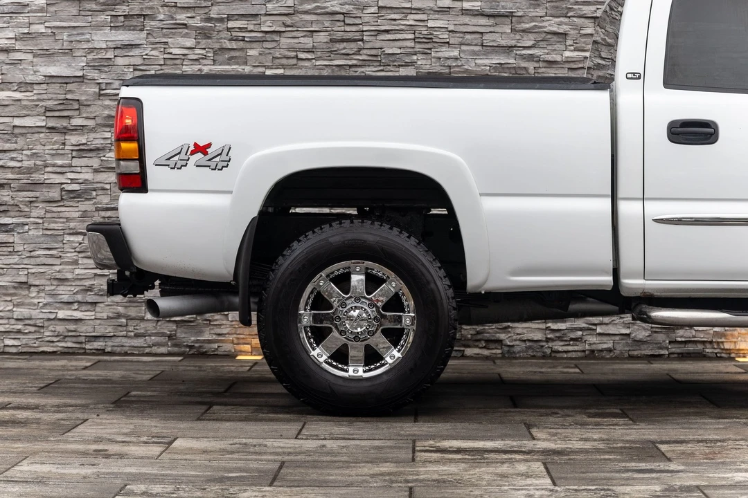 2005 GMC Sierra 1st Gen - Image 17 of 21
