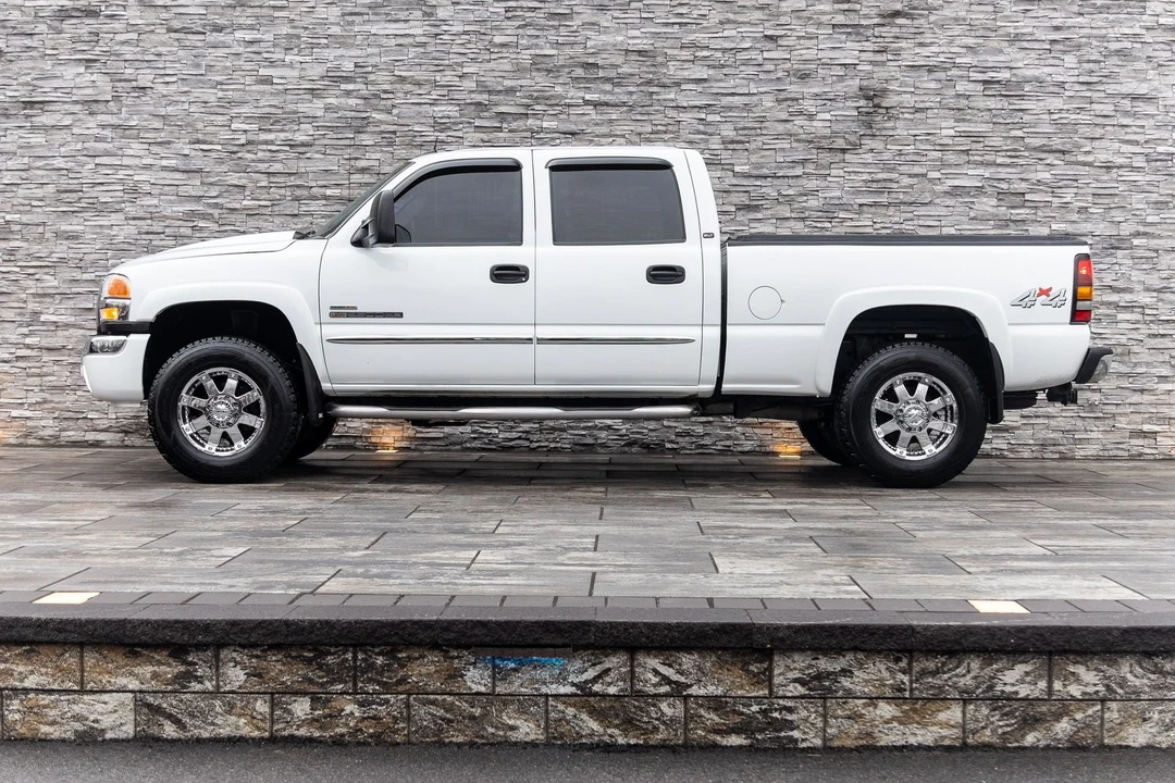 2005 GMC Sierra 1st Gen - Image 11 of 21