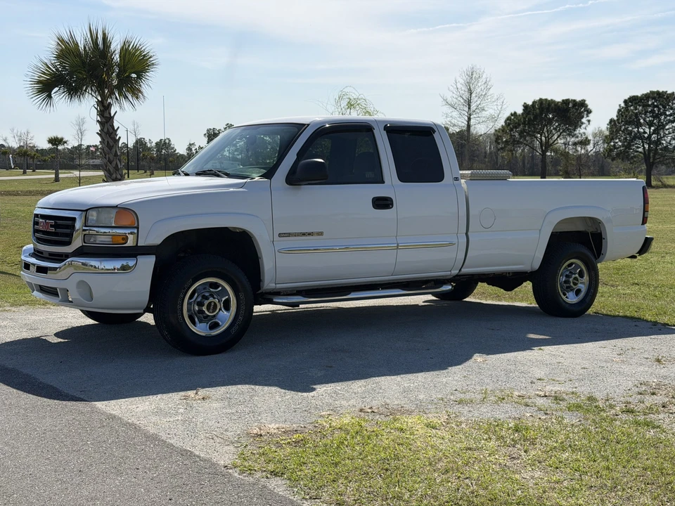 2005 GMC Sierra Heavy Duty 2nd Gen - Image 3 of 31