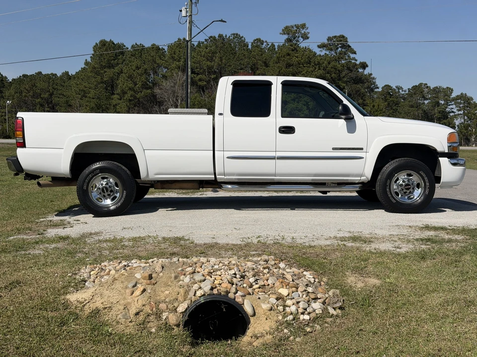 2005 GMC Sierra Heavy Duty 2nd Gen - Image 11 of 31