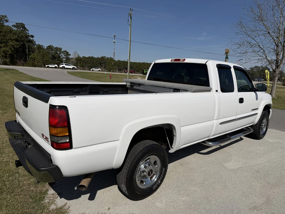 2005 GMC Sierra Heavy Duty 2nd Gen - Image 10 of 31