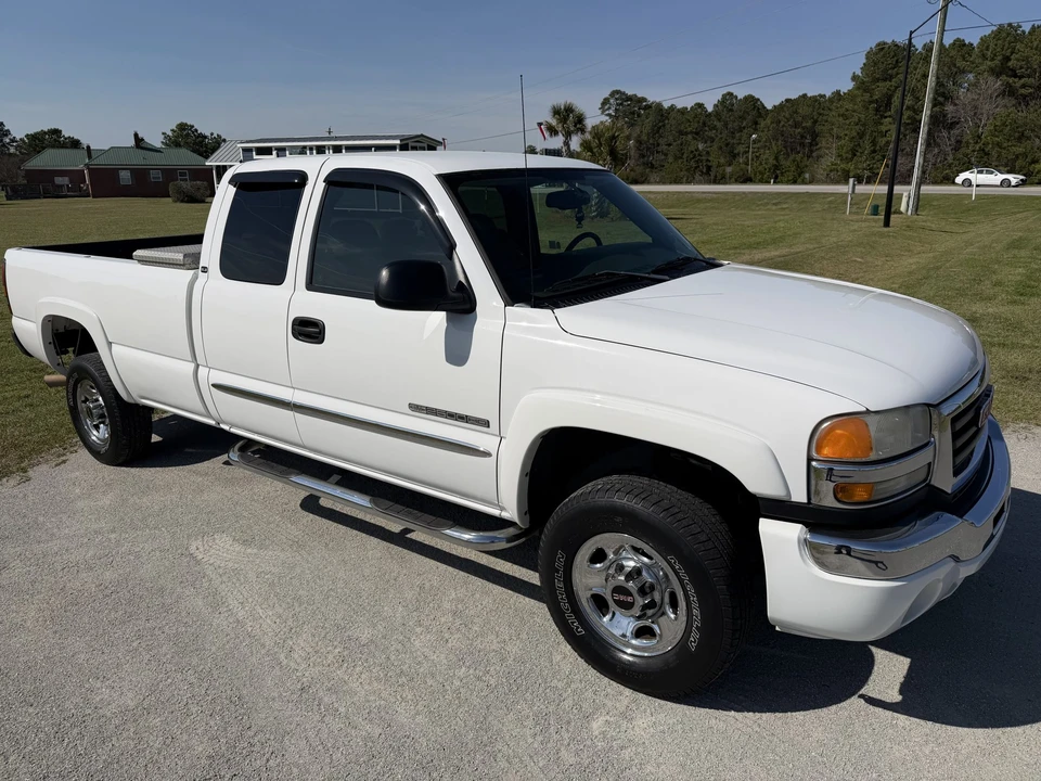 2005 GMC Sierra Heavy Duty 2nd Gen - Image 13 of 31