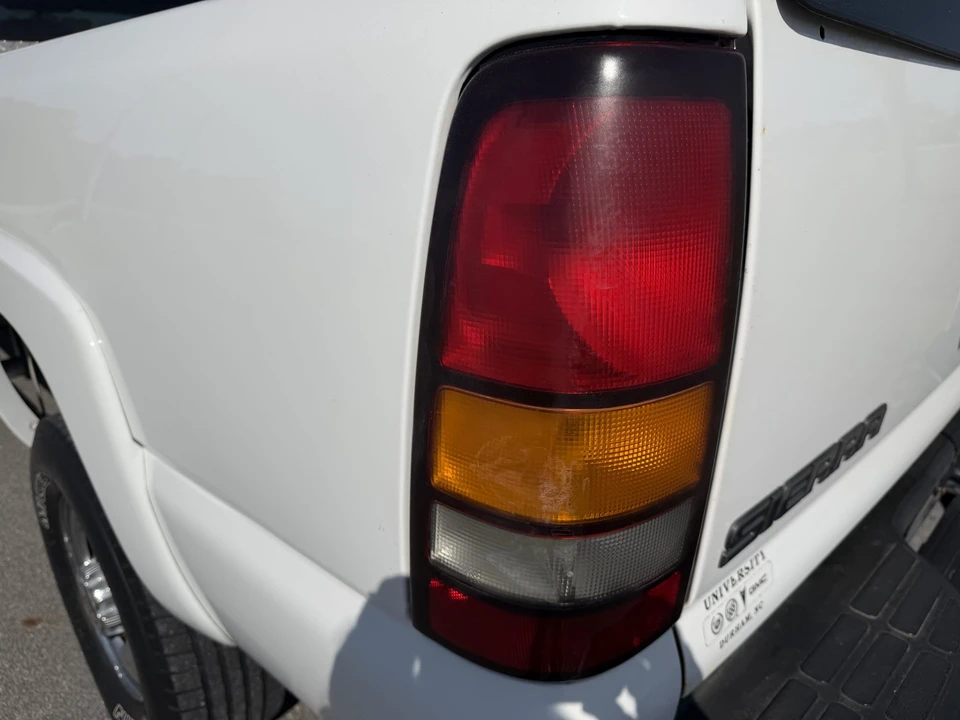2005 GMC Sierra Heavy Duty 2nd Gen - Image 30 of 31