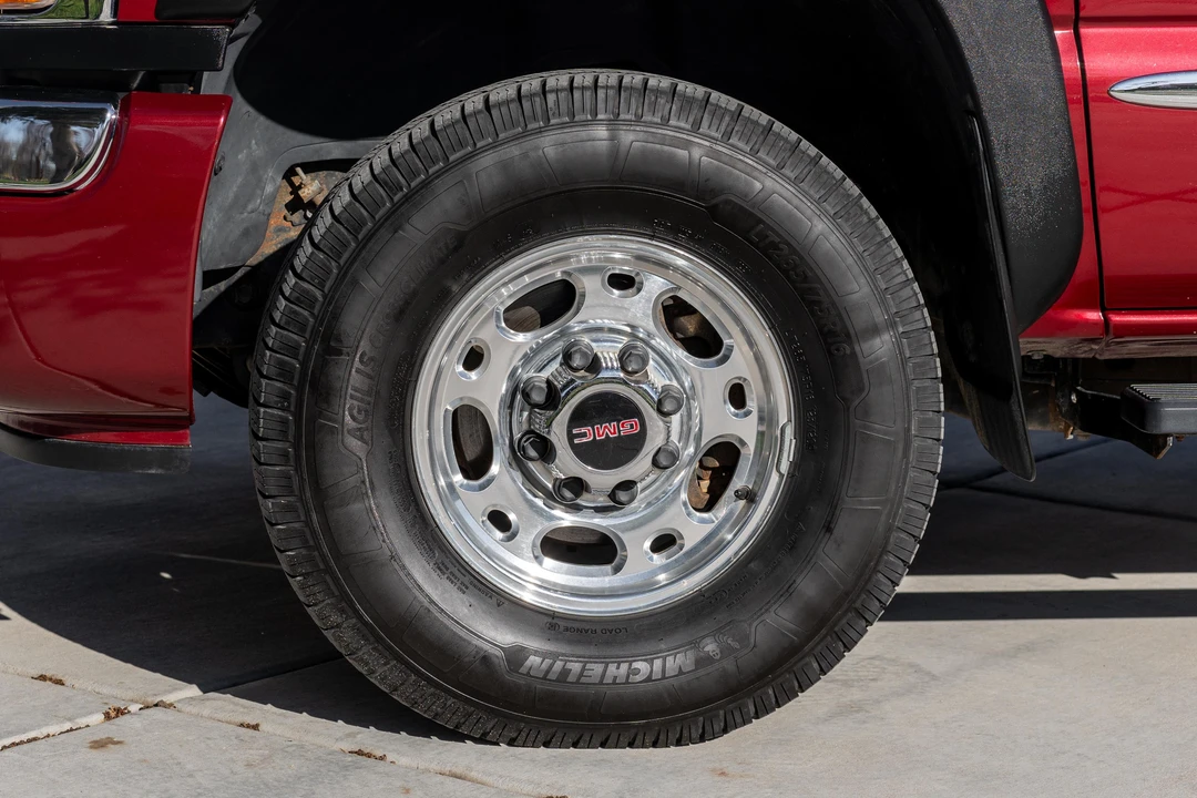 2005 GMC Sierra Heavy Duty 2nd Gen - Image 19 of 31